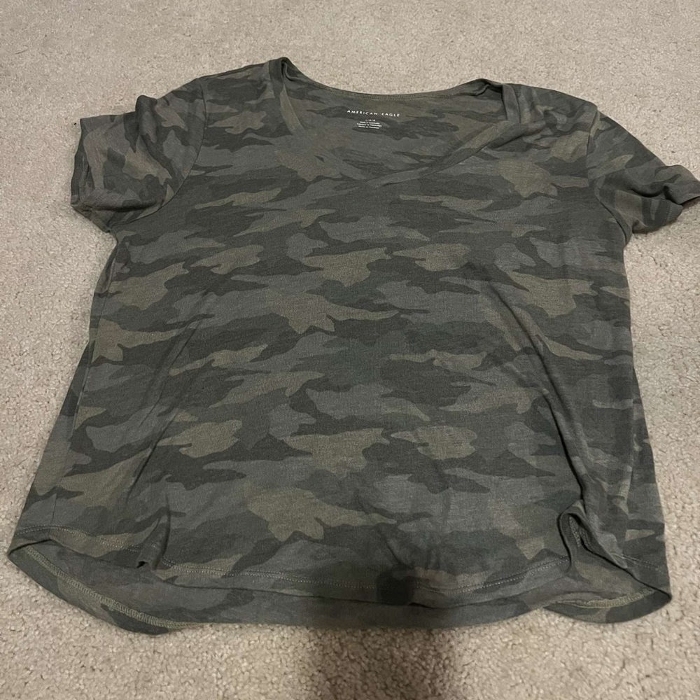 American Eagle V Neck